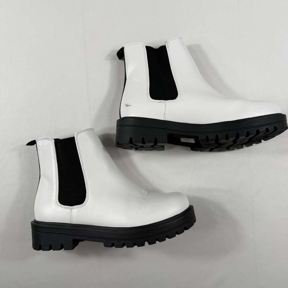 UNR8ED White Black Lug Sole Chelsea Ankle Booties Size 7.5W